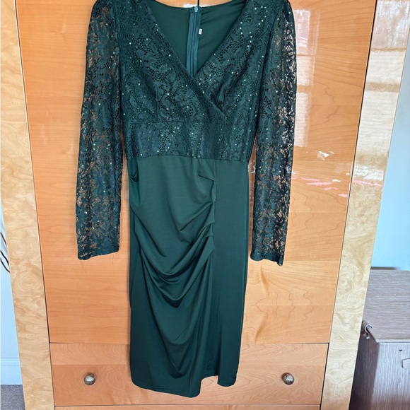 Dresses & Skirts - Elegant Green Lace Dress